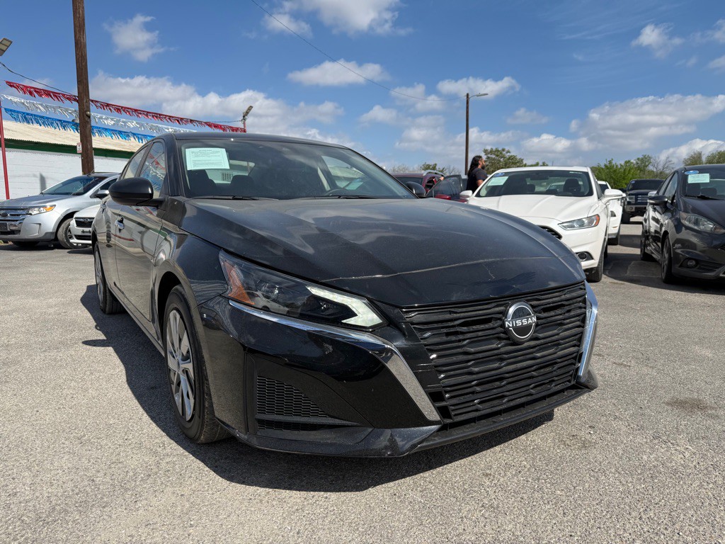 2024 Nissan Altima Image 2
