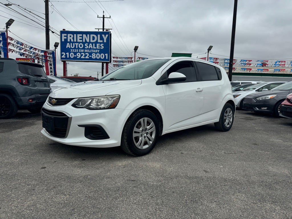 2017 Chevrolet Sonic Image 1