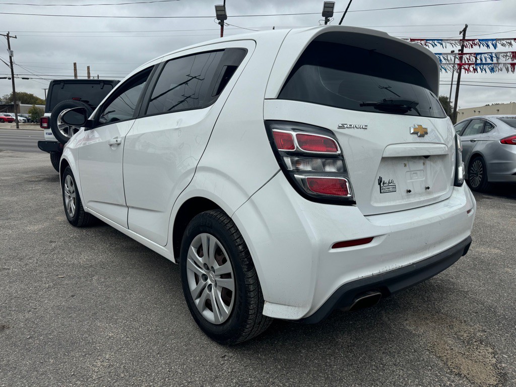 2017 Chevrolet Sonic Image 4