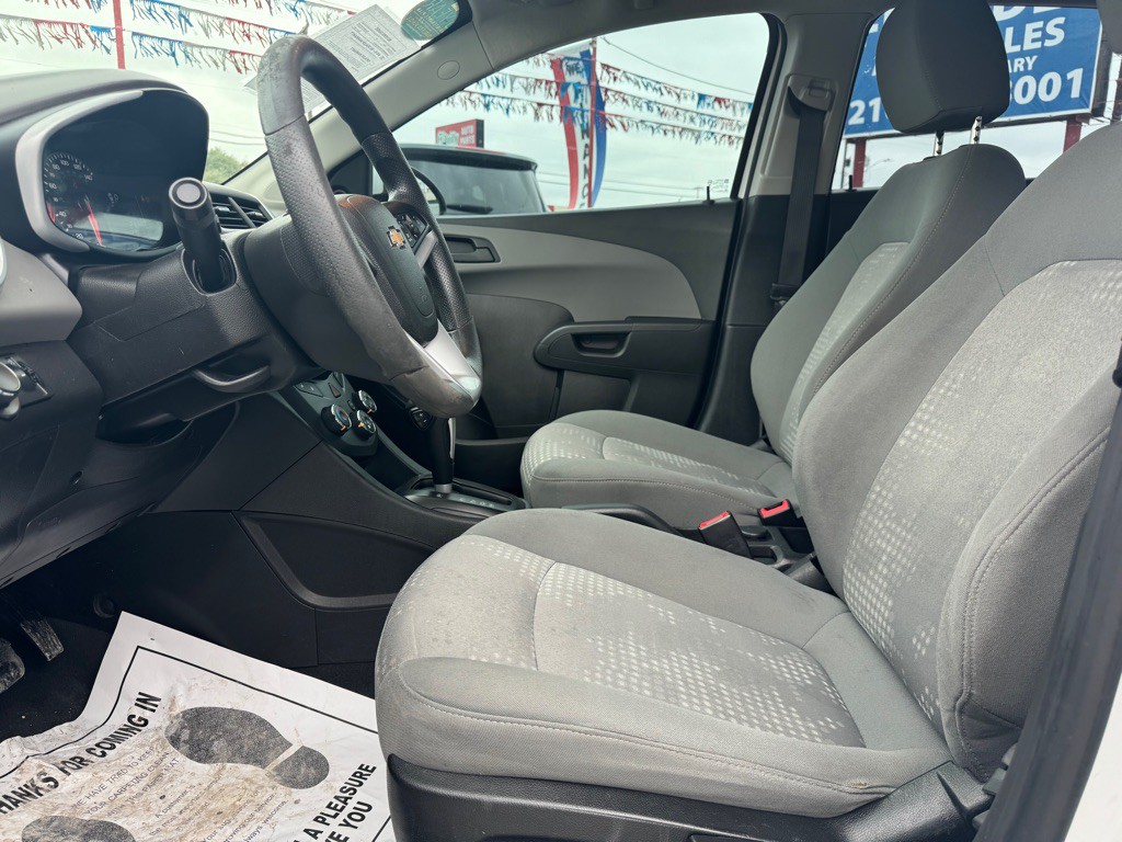 2017 Chevrolet Sonic Image 5