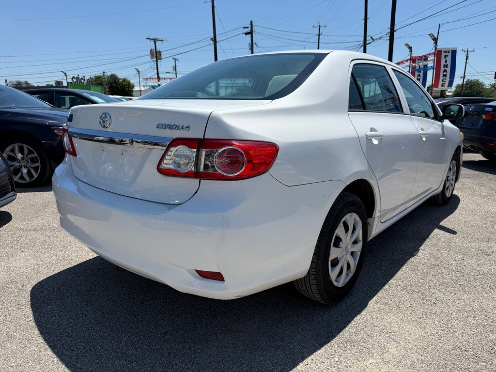 2013 Toyota Corolla Image 3