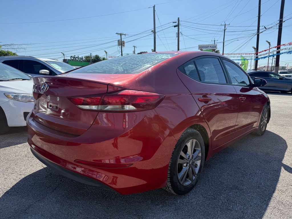 2017 Hyundai Elantra Image 3