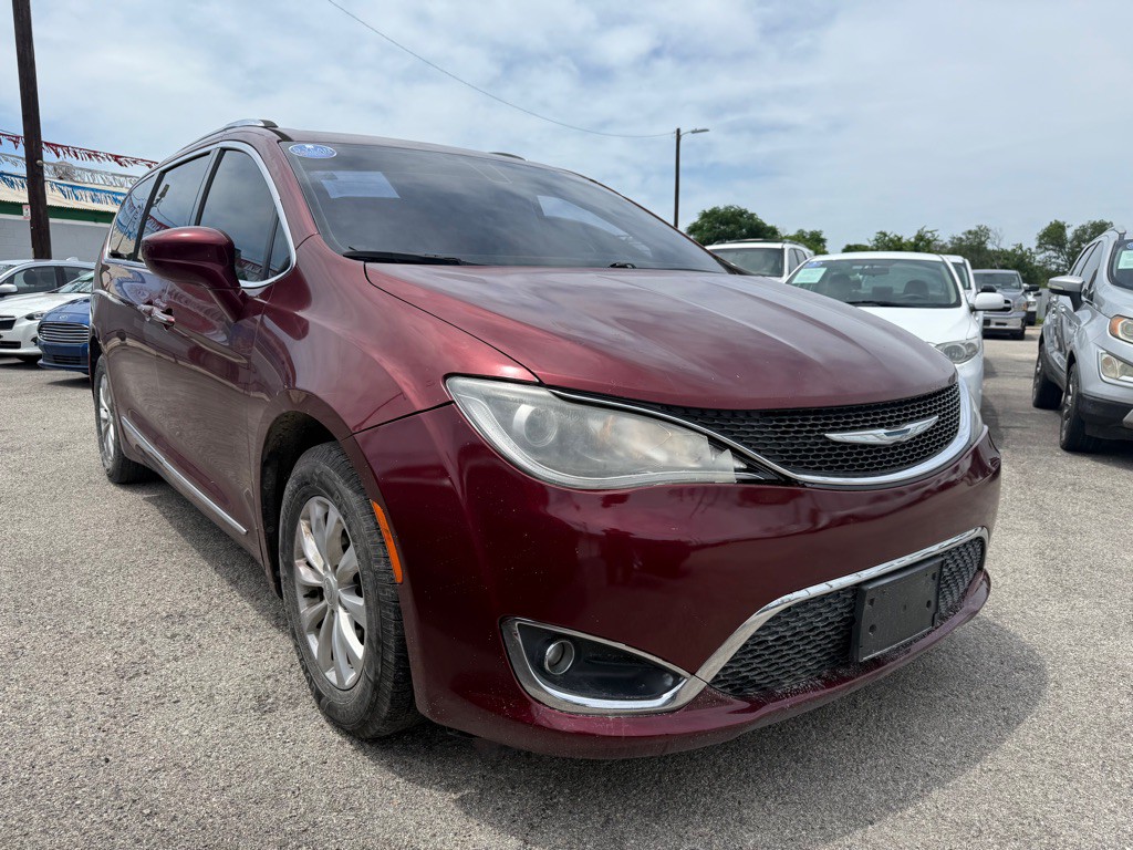 2018 Chrysler Pacifica Image 2