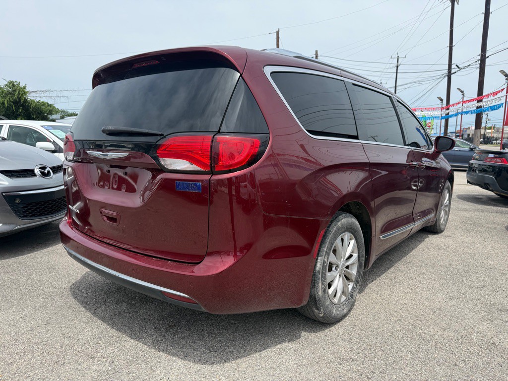 2018 Chrysler Pacifica Image 3