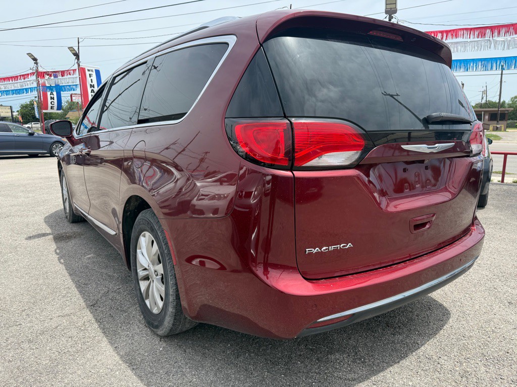 2018 Chrysler Pacifica Image 4