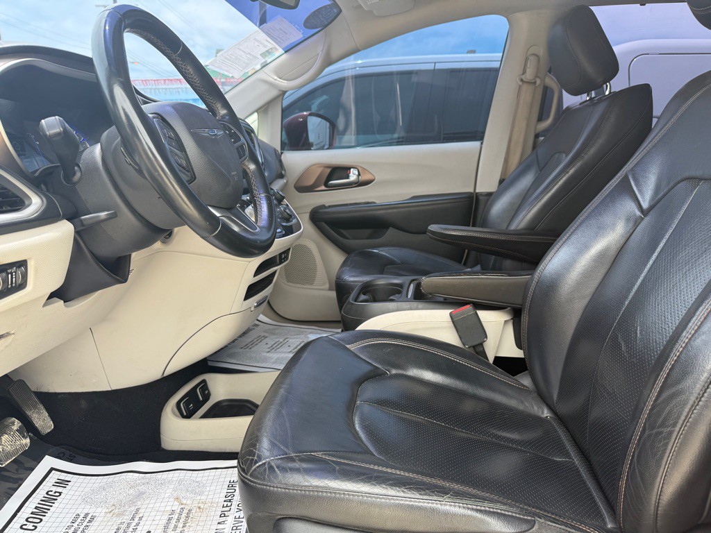 2018 Chrysler Pacifica Image 5