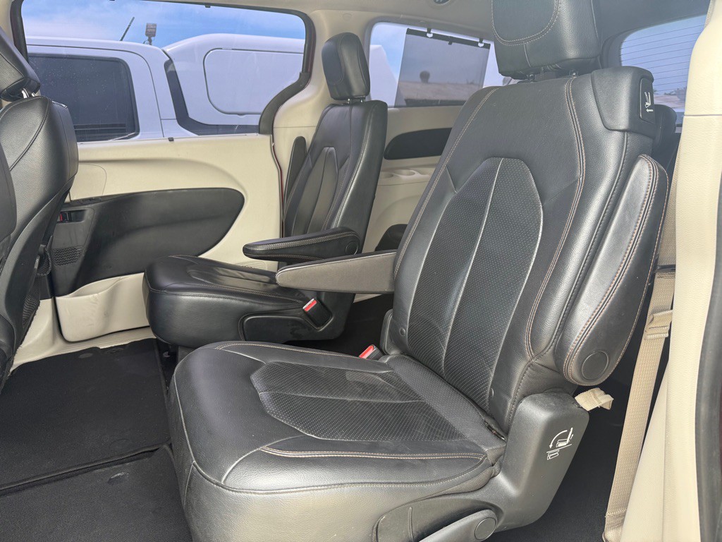 2018 Chrysler Pacifica Image 6