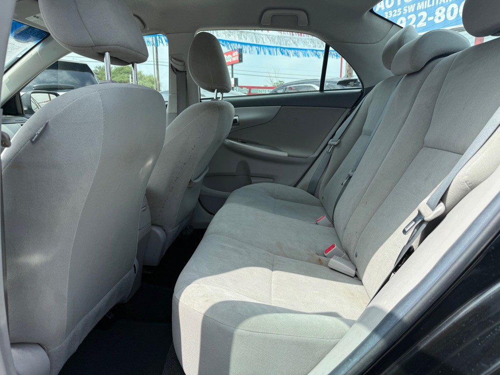 2013 Toyota Corolla Image 6
