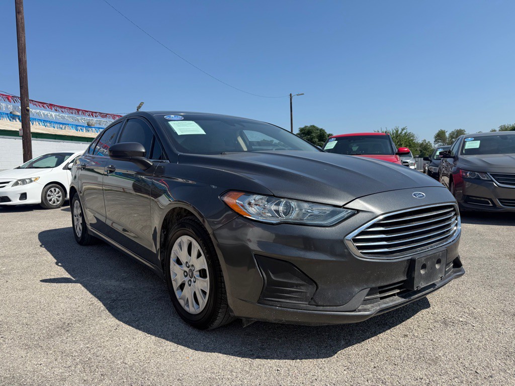 2019 Ford Fusion Image 2