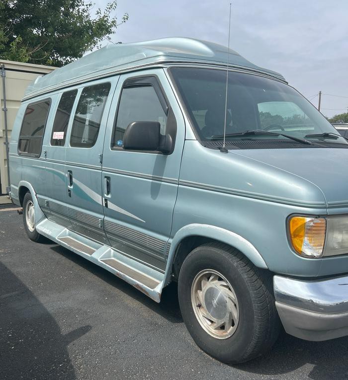 1995 Ford Econoline Image 2