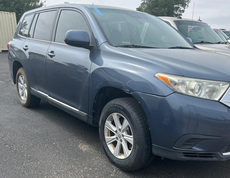 2013 Toyota Highlander Image 2