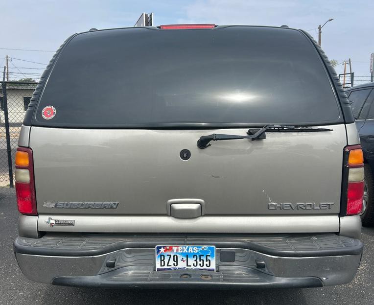 2003 Chevrolet Suburban Image 3