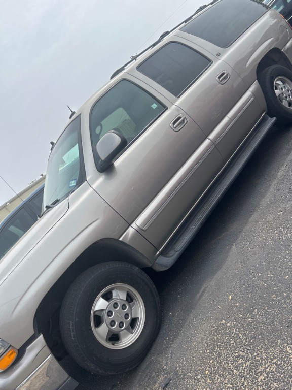 2003 Chevrolet Suburban Image 5