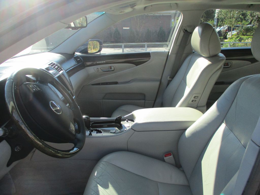 2012 Lexus LS Image 7