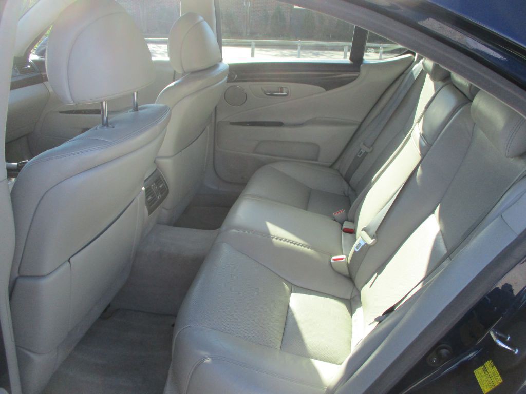 2012 Lexus LS Image 8
