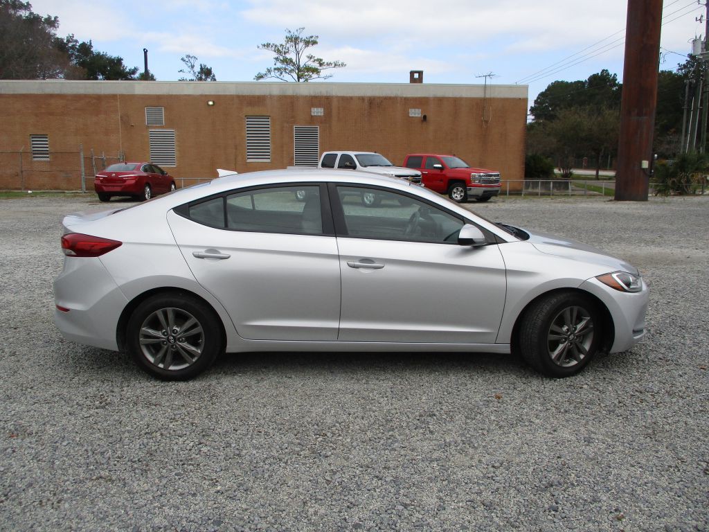 2017 Hyundai Elantra Image 4
