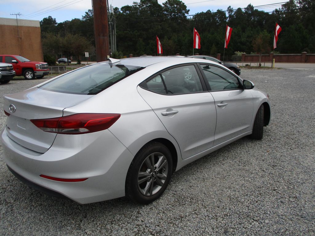 2017 Hyundai Elantra Image 5
