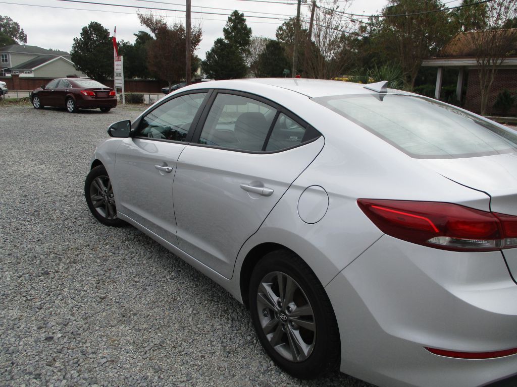 2017 Hyundai Elantra Image 6