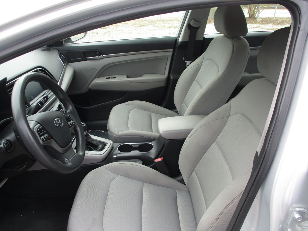 2017 Hyundai Elantra Image 7