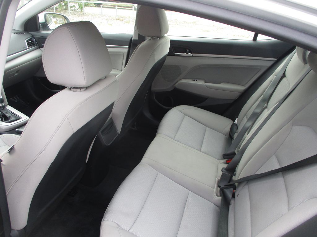 2017 Hyundai Elantra Image 8
