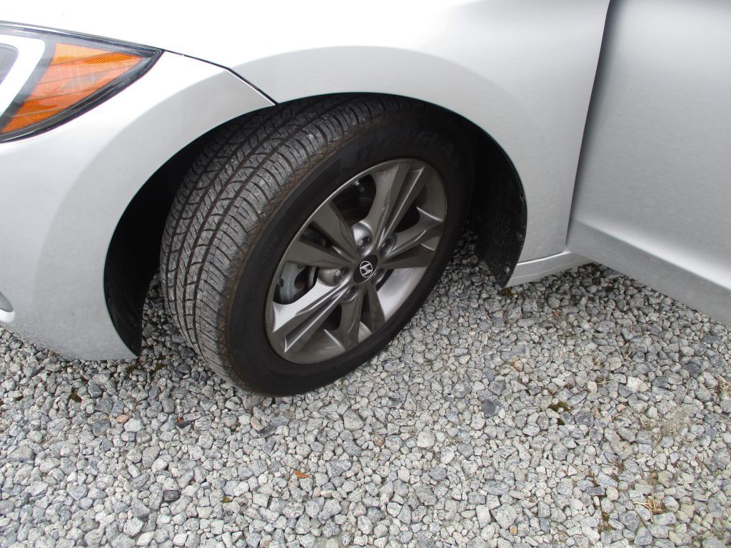 2017 Hyundai Elantra Image 11