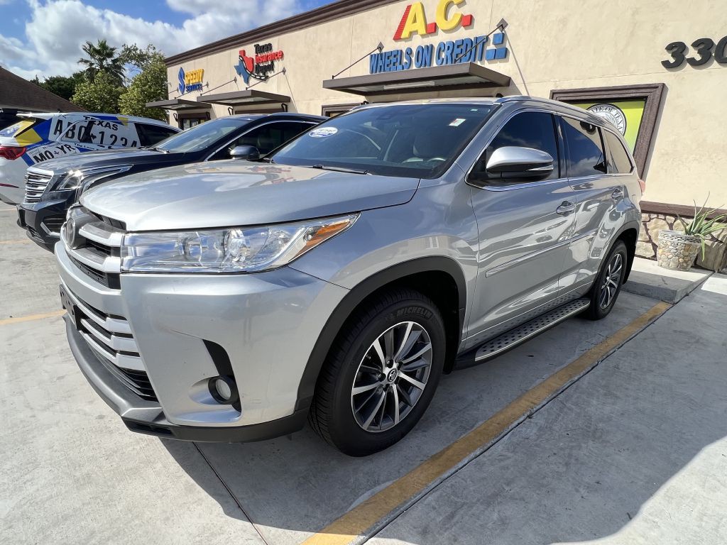 2017 Toyota Highlander Image 1