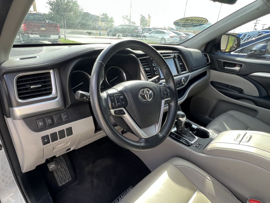 2017 Toyota Highlander Image 5