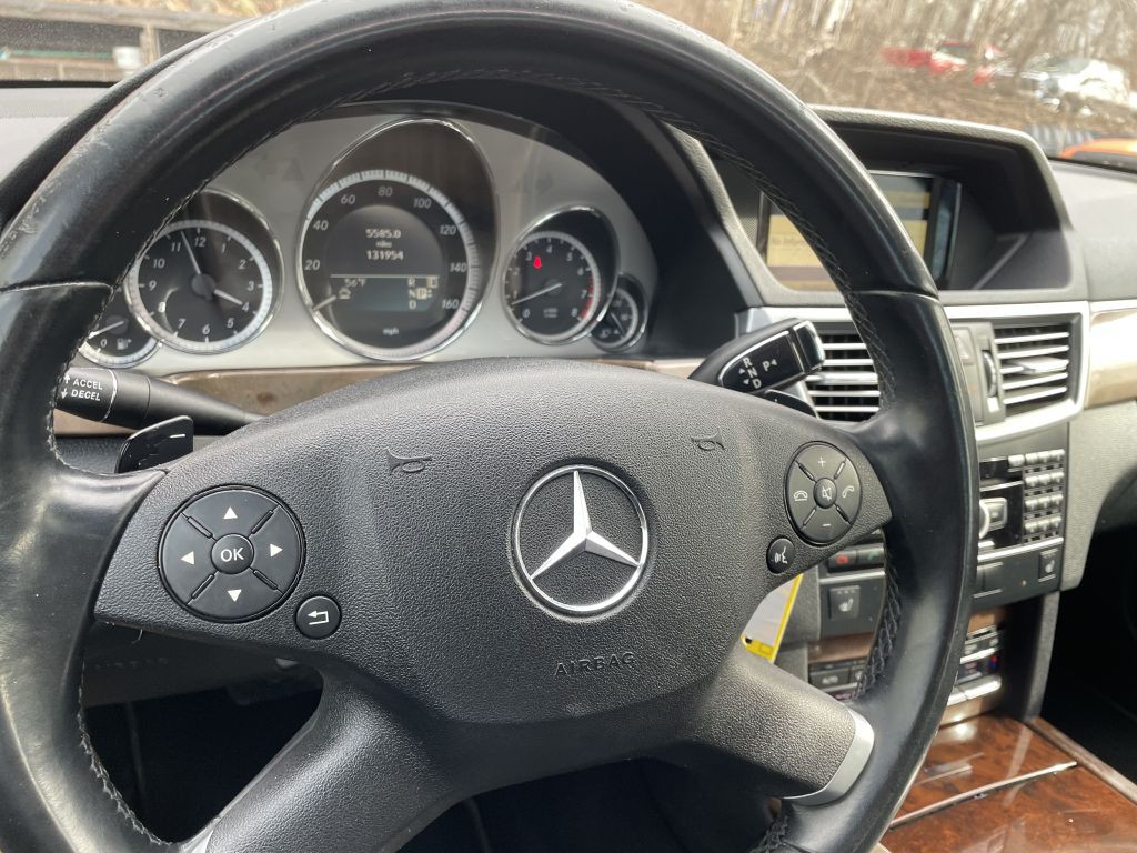 2011 Mercedes-Benz E-Class Image 11