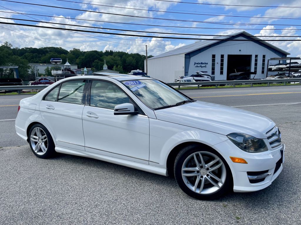 2013 Mercedes-Benz C-Class Image 1