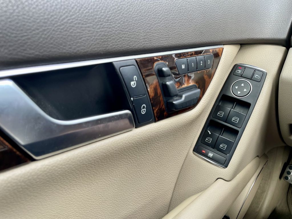 2013 Mercedes-Benz C-Class Image 16
