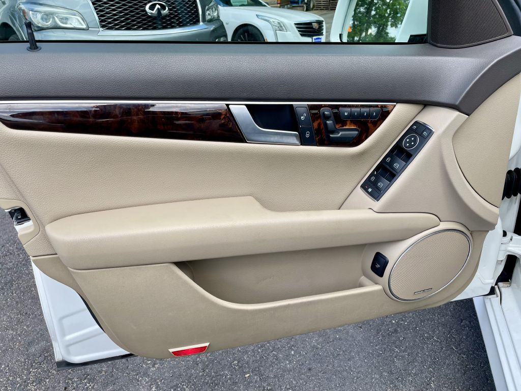 2013 Mercedes-Benz C-Class Image 24