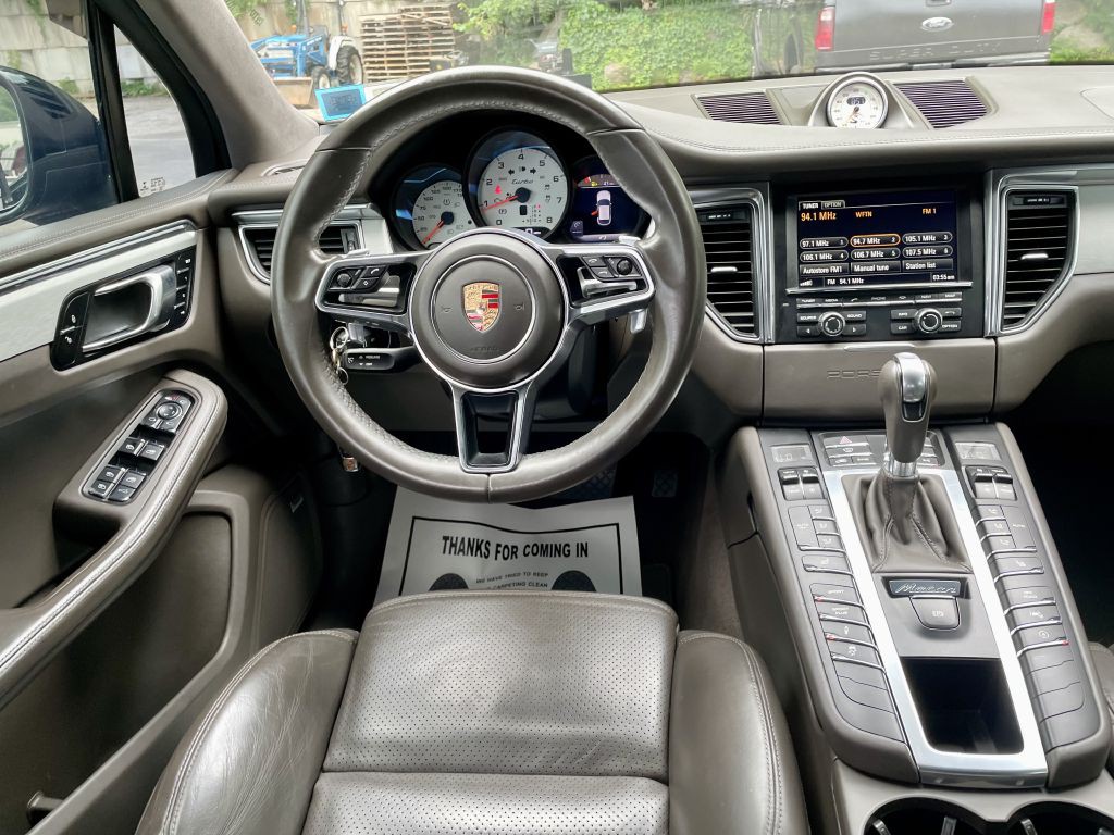 2015 Porsche Macan Image 10