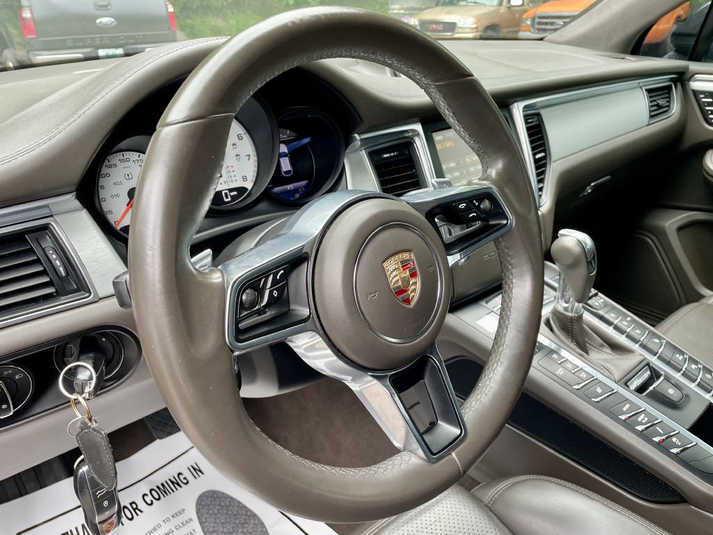2015 Porsche Macan Image 12
