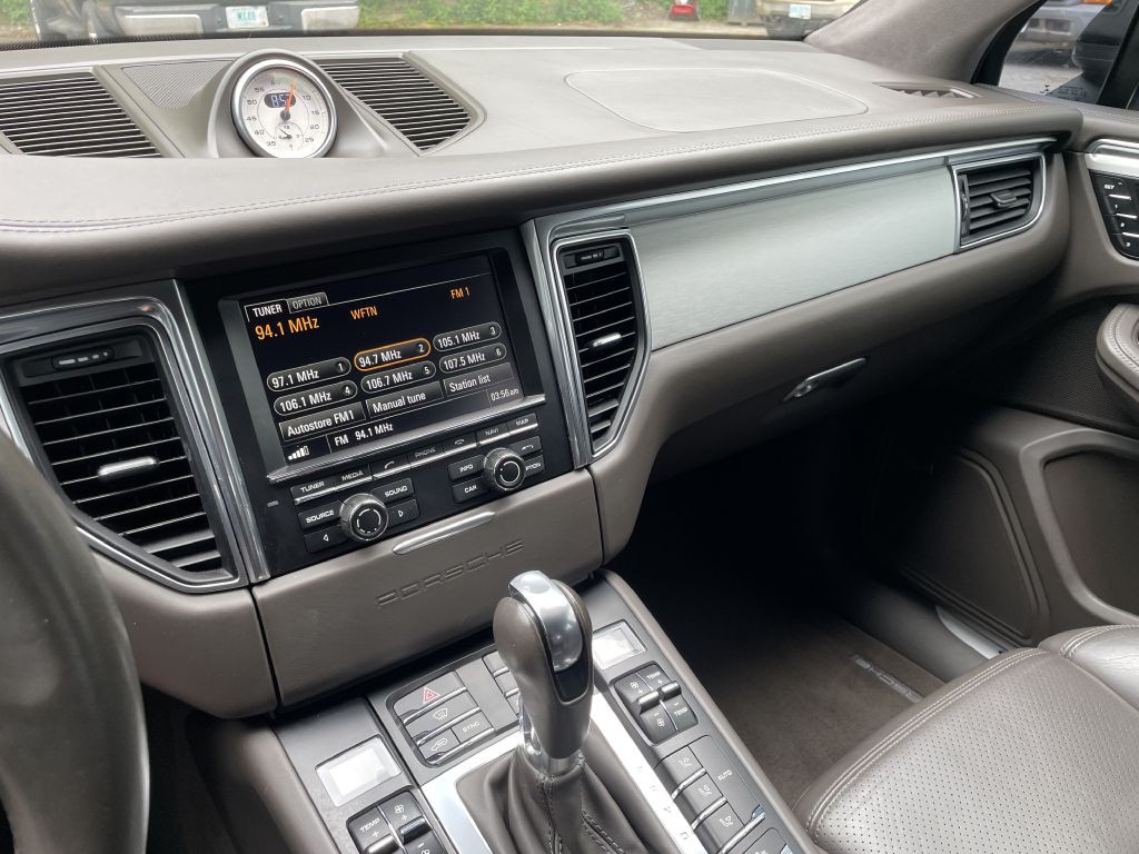 2015 Porsche Macan Image 14