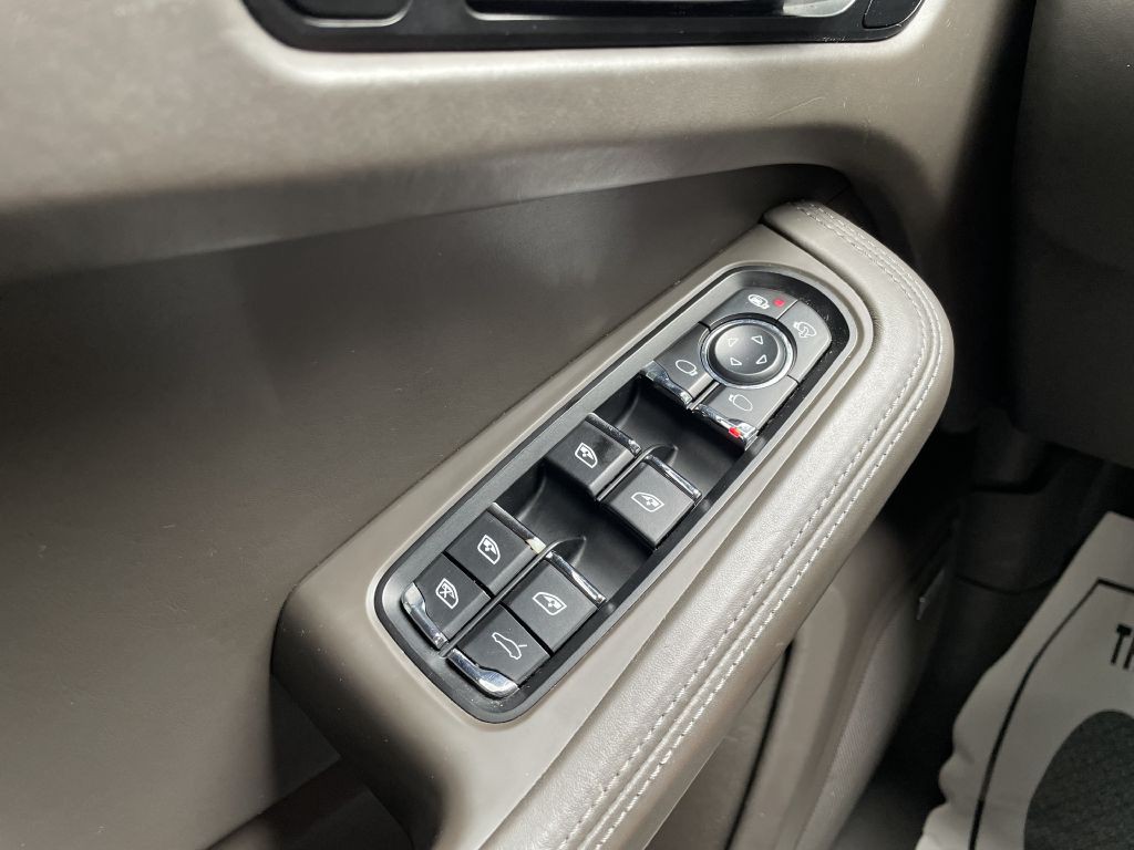 2015 Porsche Macan Image 18