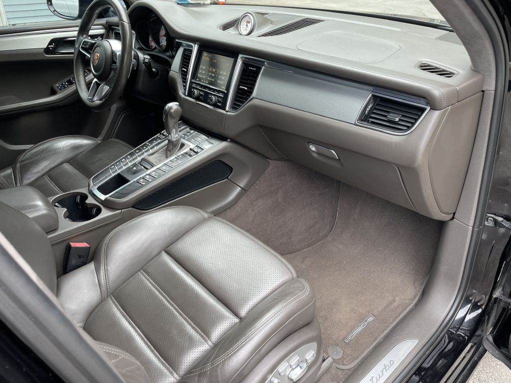 2015 Porsche Macan Image 21