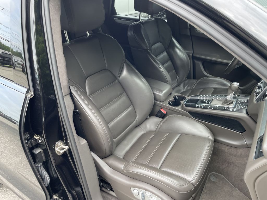 2015 Porsche Macan Image 23