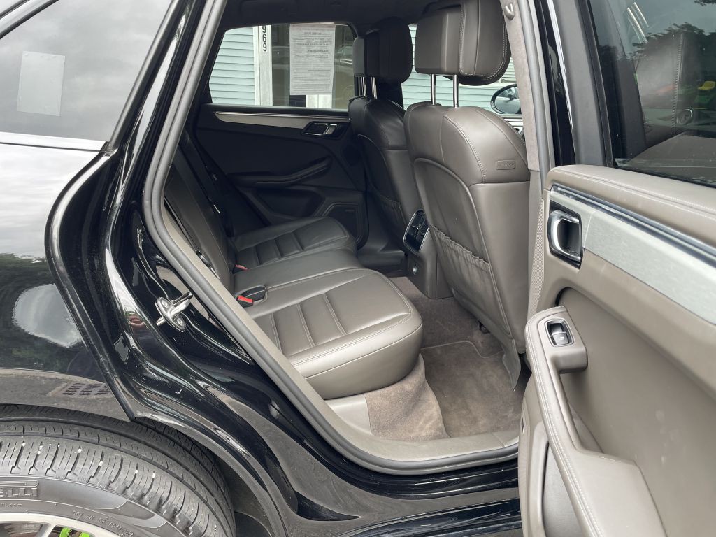 2015 Porsche Macan Image 24