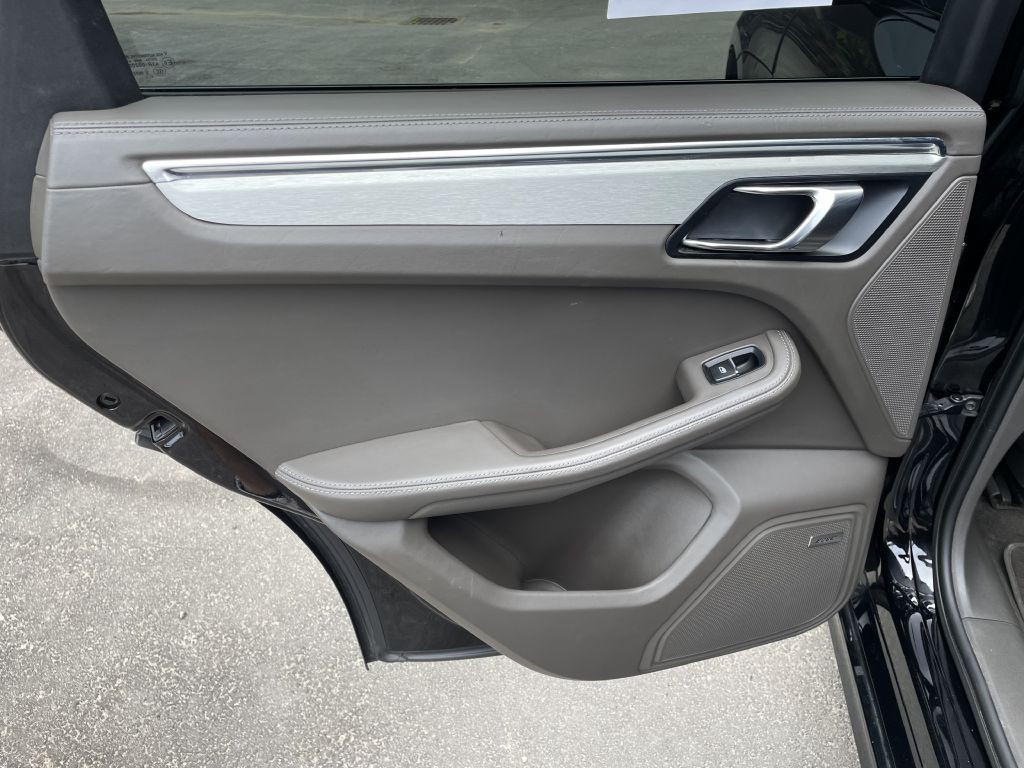 2015 Porsche Macan Image 29