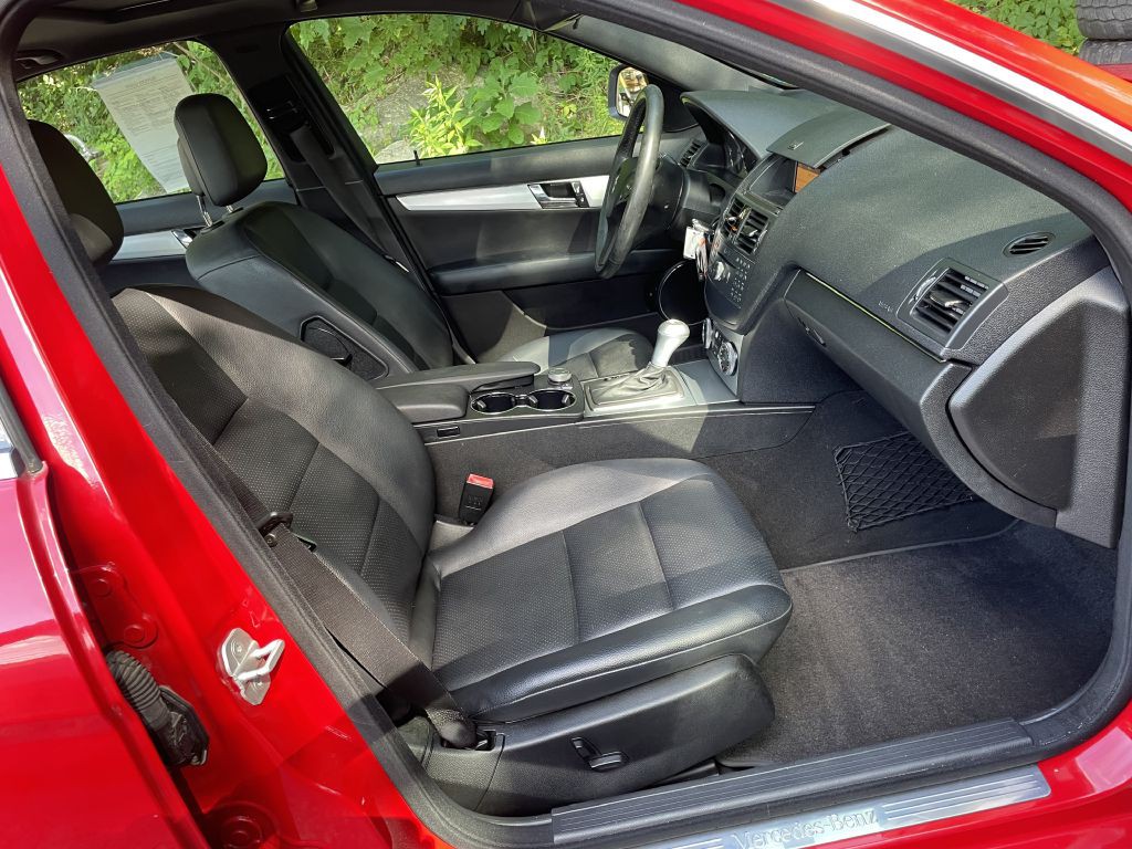 2009 Mercedes-Benz C-Class Image 19