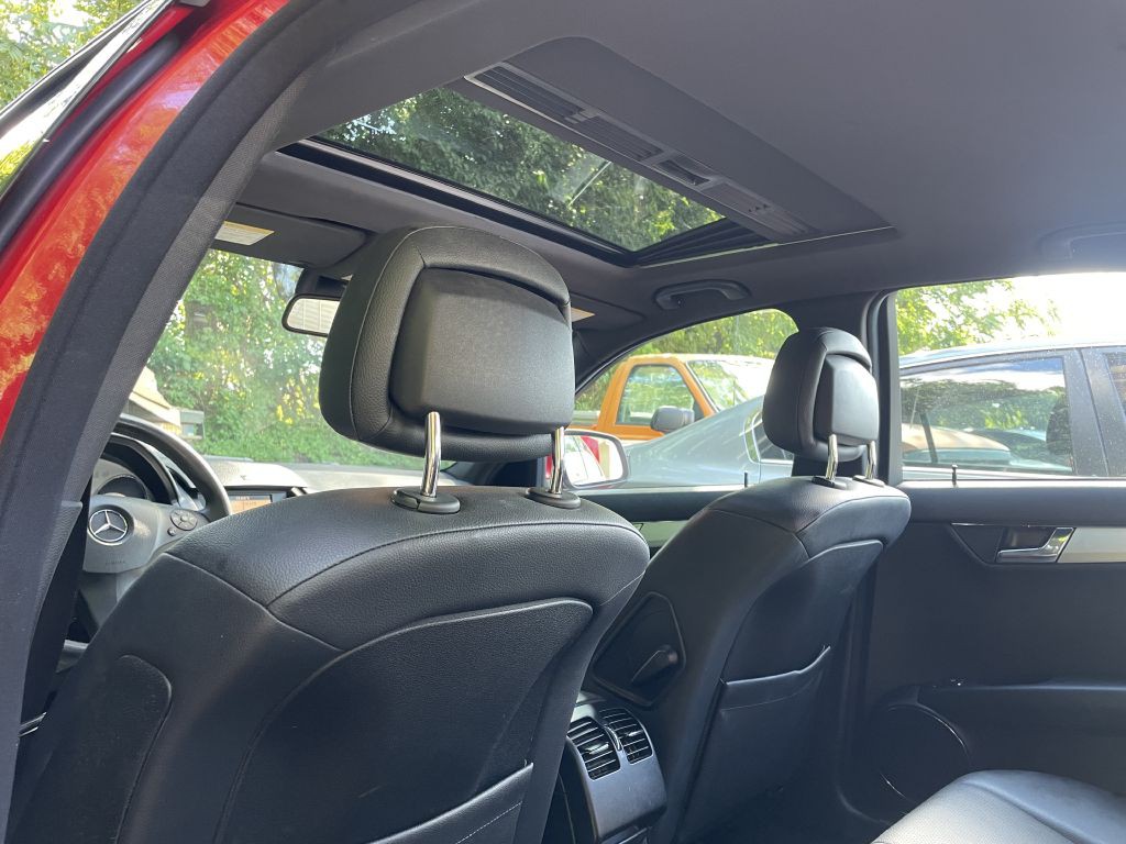 2009 Mercedes-Benz C-Class Image 22