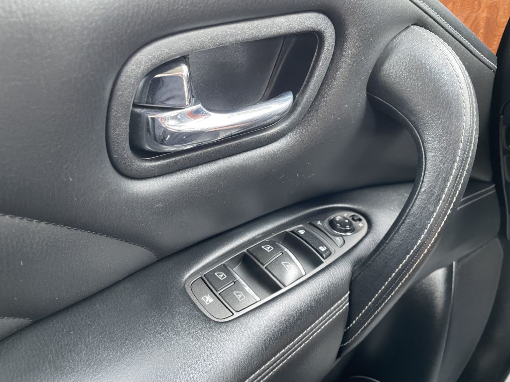 2016 INFINITI QX80 Image 17