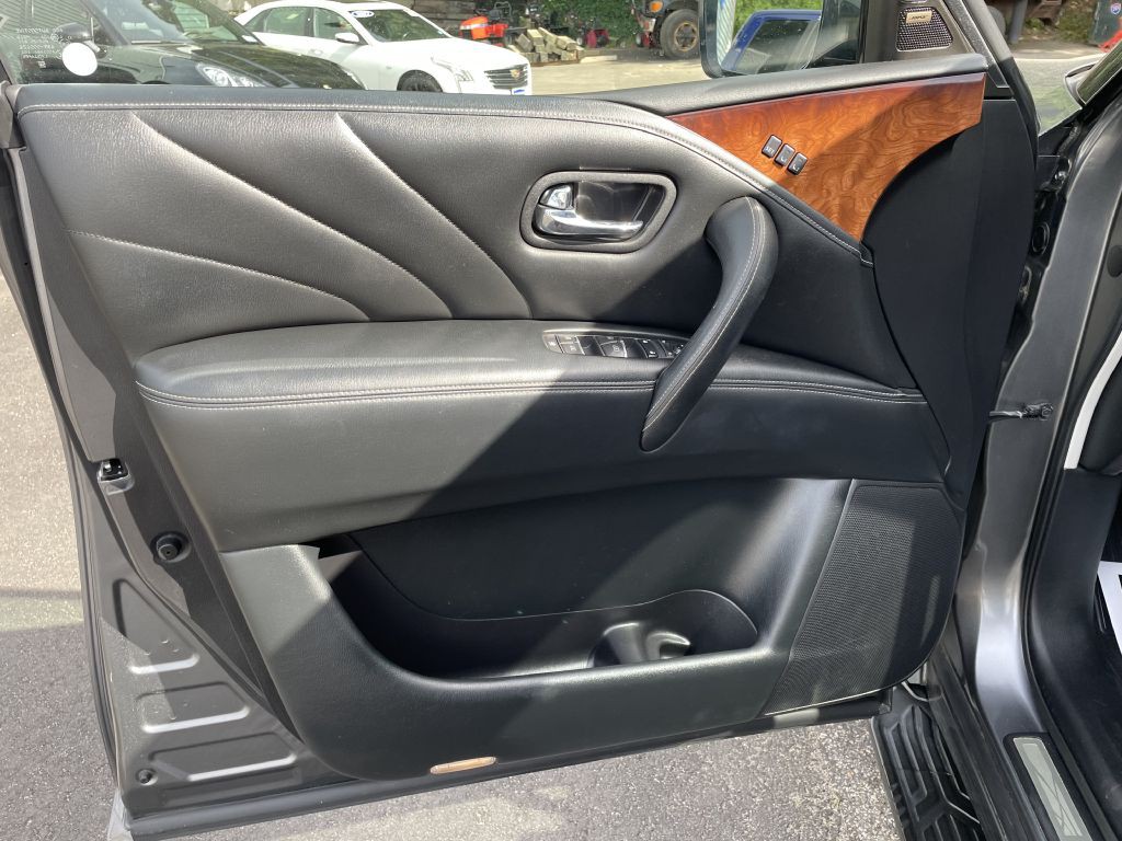 2016 INFINITI QX80 Image 32