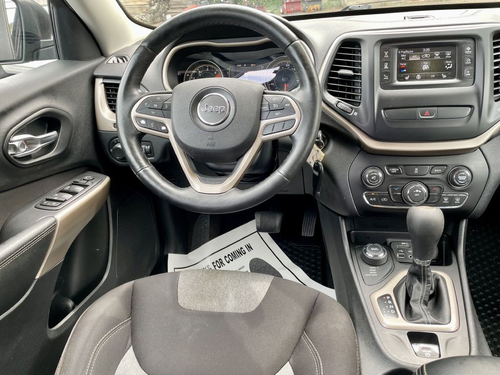 2017 Jeep Cherokee Image 10