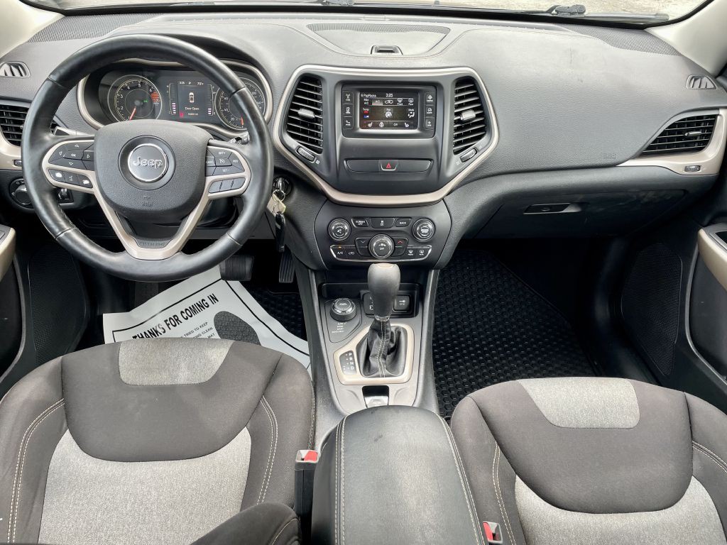 2017 Jeep Cherokee Image 11