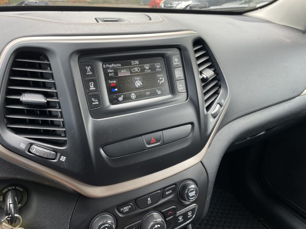 2017 Jeep Cherokee Image 14