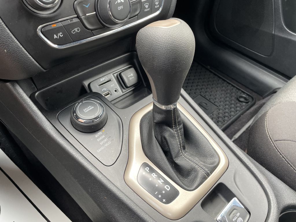 2017 Jeep Cherokee Image 15