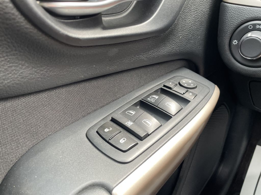 2017 Jeep Cherokee Image 16