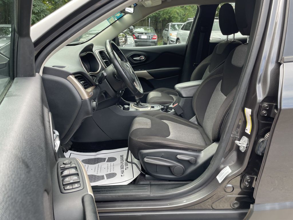 2017 Jeep Cherokee Image 18