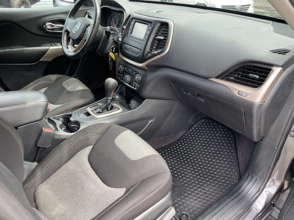 2017 Jeep Cherokee Image 19